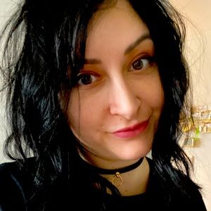 Meet your Posher, Leyla